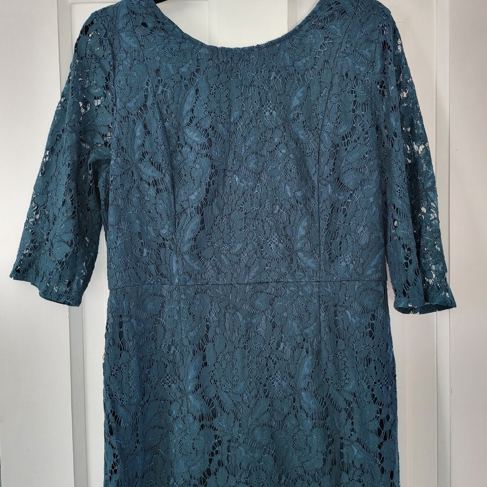 Chic Lace Midi Dress in Deep Teal